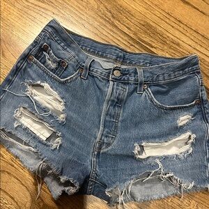 Levi's 501 Original High-rise medium Wash Distressed Raw Hem Denim Short Size 29
